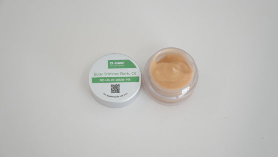 Body Shimmer Gel to Oil